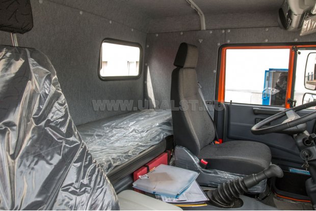 Спальное место в кабине водителя