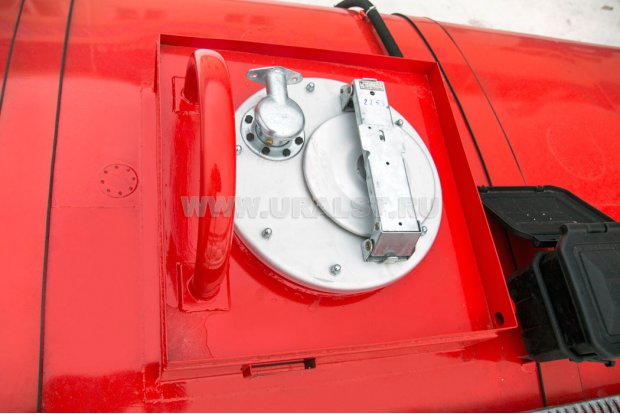 Люк цистерны нефтевоз