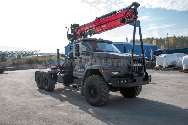 Тягач Урал 4320-74NEXT с гидроманипулятором Epsilon М130L97