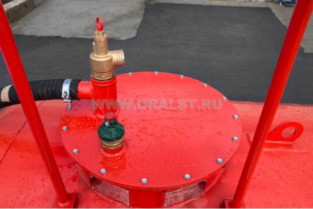 Горловина цистерны