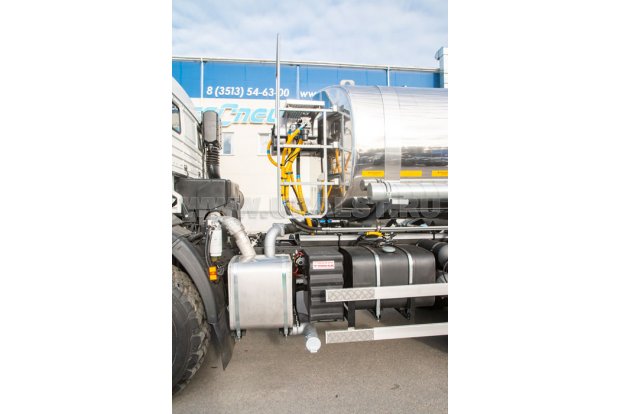 Лестница на площадку обслуживания