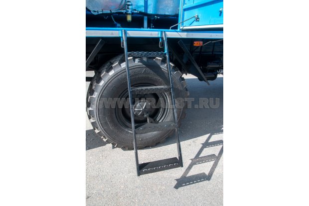 Съемная лестница для доступа к нишам