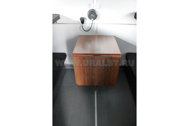 Стол с откидной столешницей