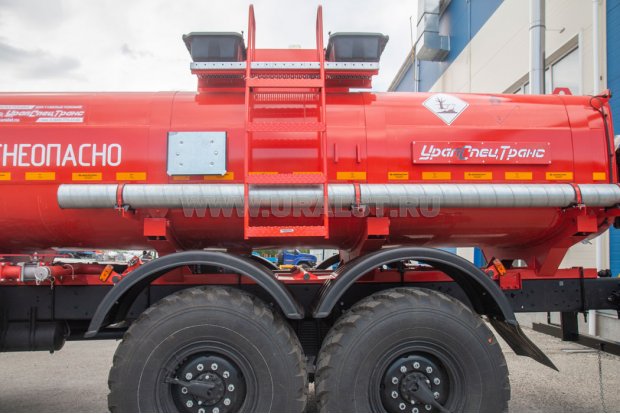 Лестница на площадку обслуживания цистерны