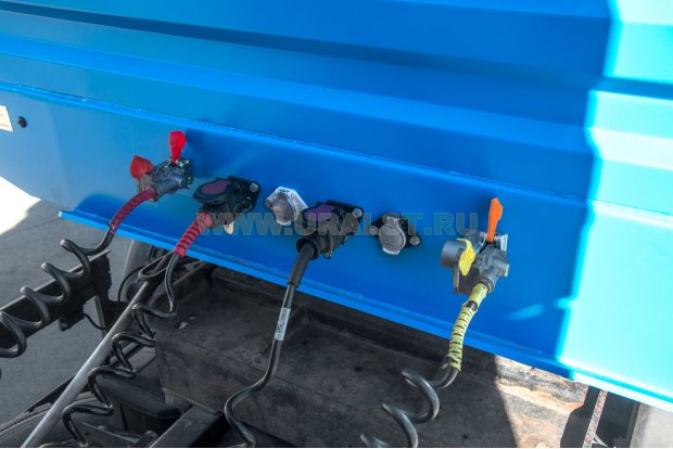 Разъемы пневматичиеской системы и электрической сети