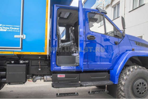 Сдвоенная кабина седельного тягача