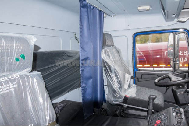 Спальное место в кабине водителя