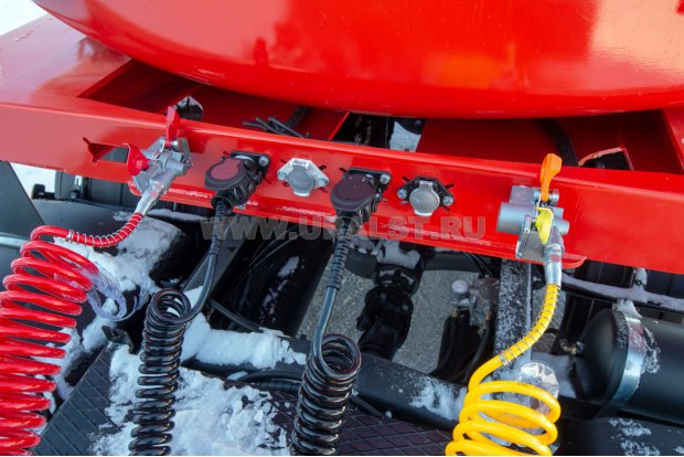 Разъемы для соединения электросистемы и пневмосистемы полуприцепа и тягача