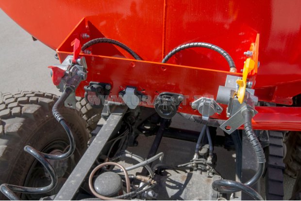 Разъемы пневматической системы и электрической сети