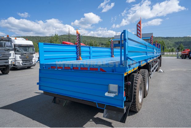 Задний откидной борт со ступенью