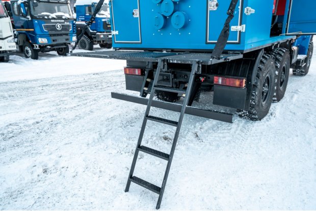 Лестница на площадку обслуживания