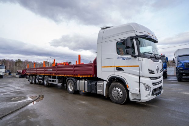 Полуприцеп бортовой ППБ 40Б-42ЛЛ-14К SEVEREST + Седельный тягач SHACMAN