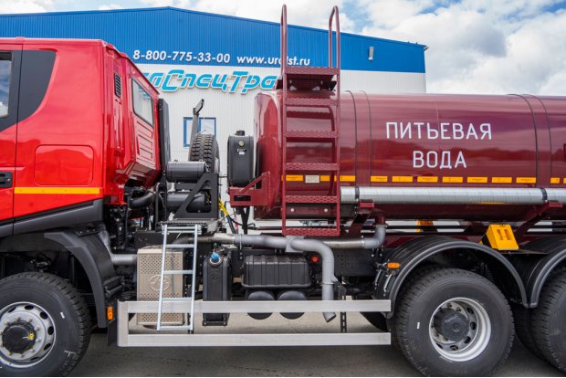 Лестница для подъема на площадку обслуживания цистерны