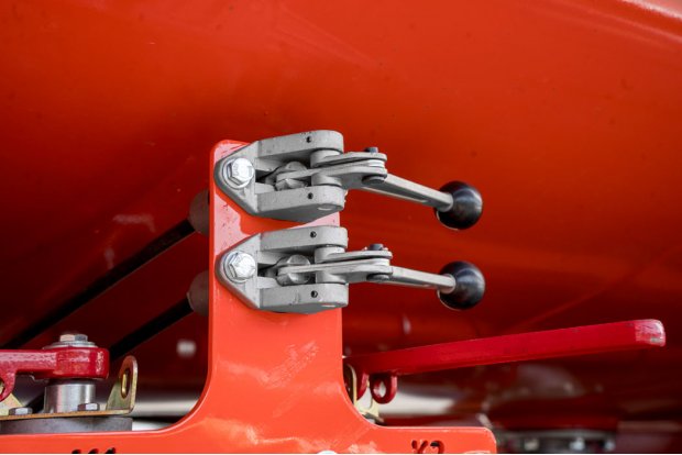 Рычаг управления донным клапаном