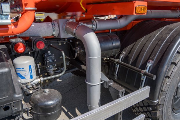 Трубопровод обогрева люка приема