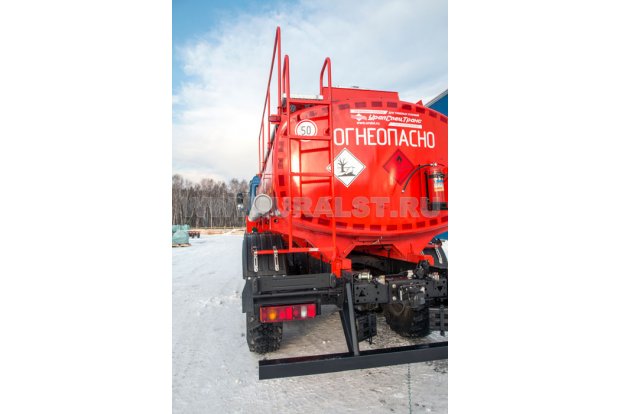 Лестница на площадку обслуживания цистерны