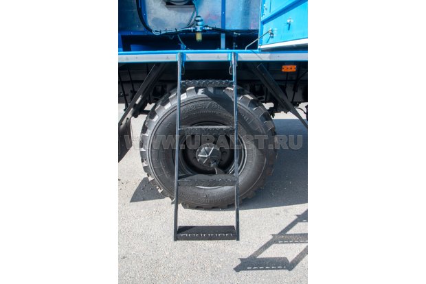 Съемная лестница для доступа к нишам