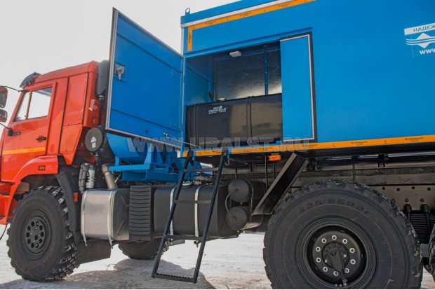 Ниша обслуживания топливного бака