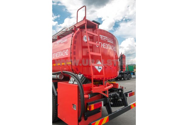 Лестница на площадку обслуживания цистерны