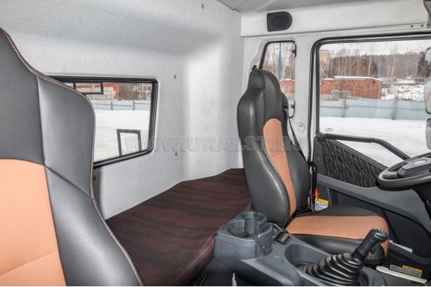 Спальное место в кабине водителя