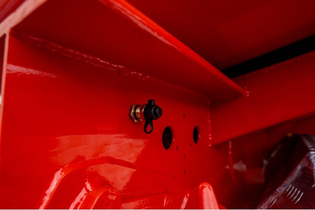 Штуцер подкачки колес