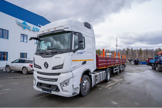 Полуприцеп бортовой ППБ 40Б-42ЛЛ-14К SEVEREST + Седельный тягач SHACMAN