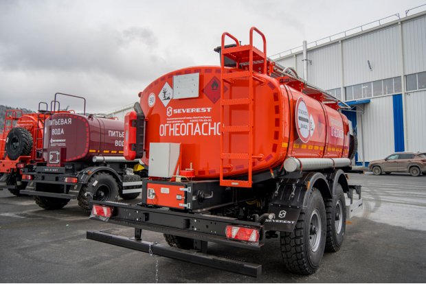 Лестница для подъема на площадку обслуживания цистерны