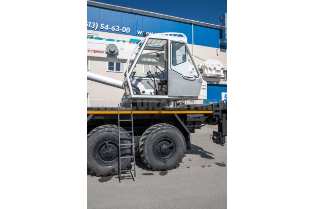 Лестница для подъема на площадку крановой установки