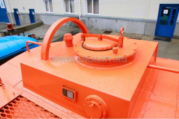 Заливная горловина цистерны