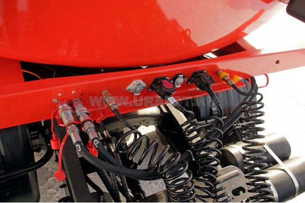 Разъемы для соединения электросистемы и пневмосистемы полуприцепа и тягача