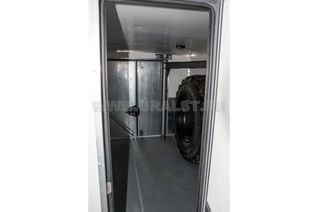 Вход в грузовой отсек ГПА из пассажирского отсека