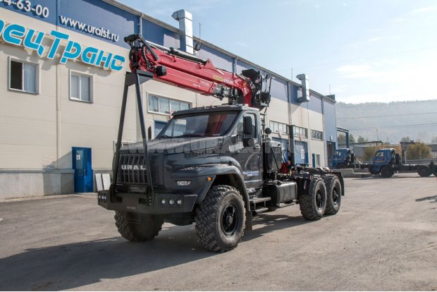 Тягач Урал 4320-74NEXT с гидроманипулятором Epsilon М130L97
