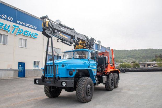 Лесовоз Урал 5557-72М с гидроманипулятором VM10L