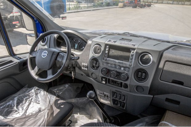 Приборная панель в кабине водителя