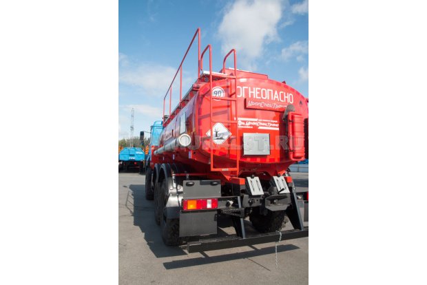 Лестница на площадку обслуживания цистерны