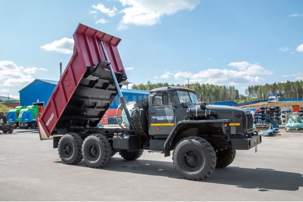 Cамосвал Урал с задним бортом