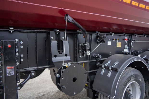 Кронштейн запасного колеса на раме 