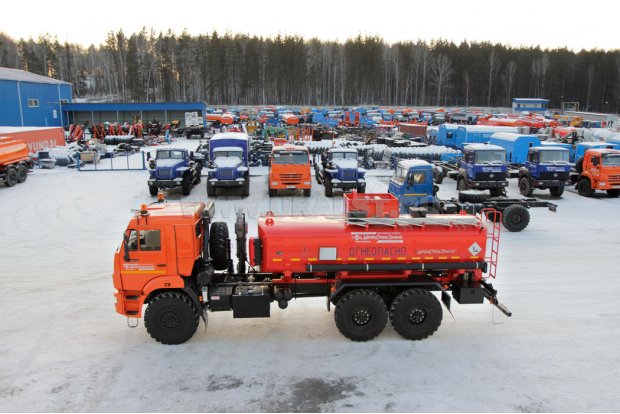 Топливозаправщик Камаз АТЗ-12