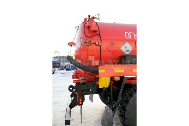 Открывающееся днище емкости