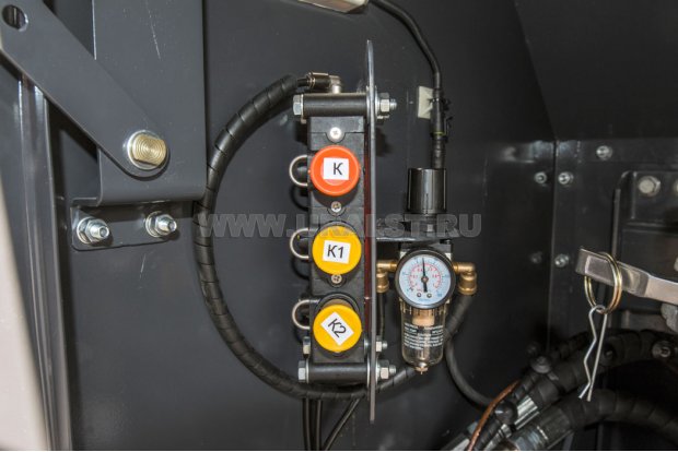 Пневмоуправление донными клапанами и манометр