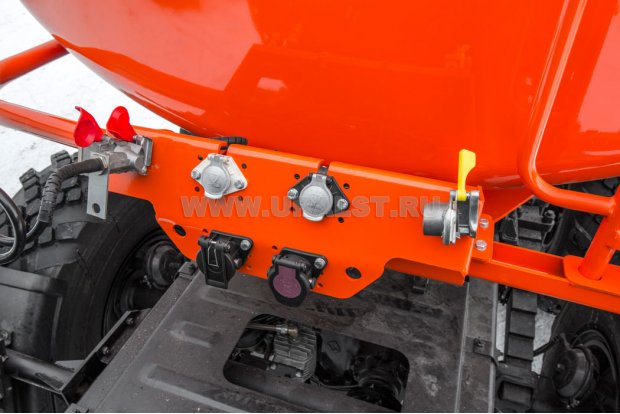 Разъемы для соединения электросистемы и пневмосистемы полуприцепа и тягача