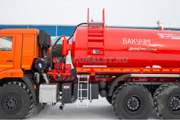 Лестница на площадку обслуживания