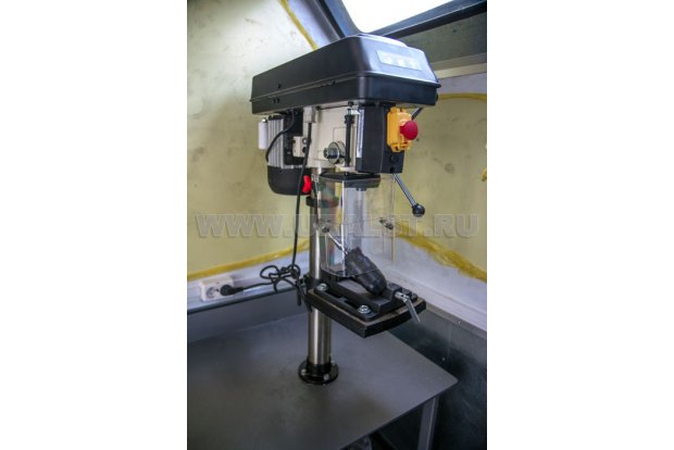Станок вертикально-сверлильный