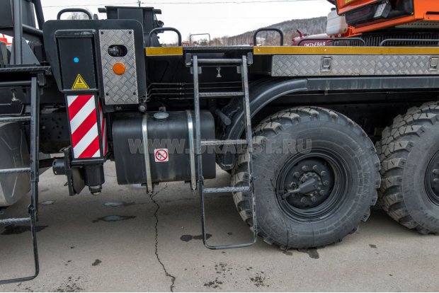 Лестница для подъема на площадку крановой установки