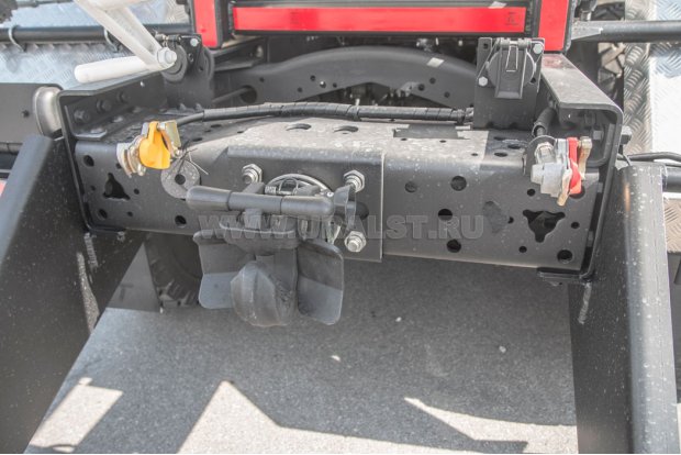 Заднее сцепное устройство