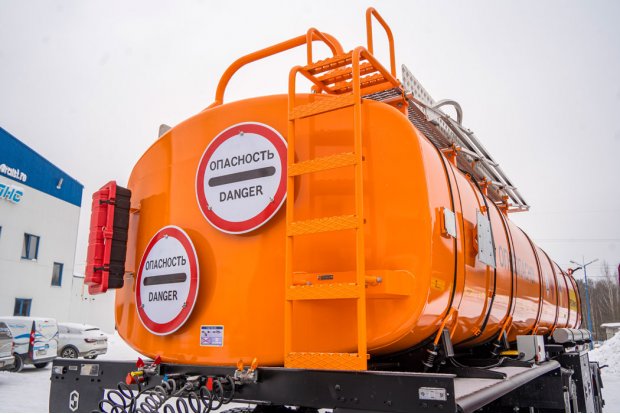 Лестница для подъема на площадку обслуживания цистерны