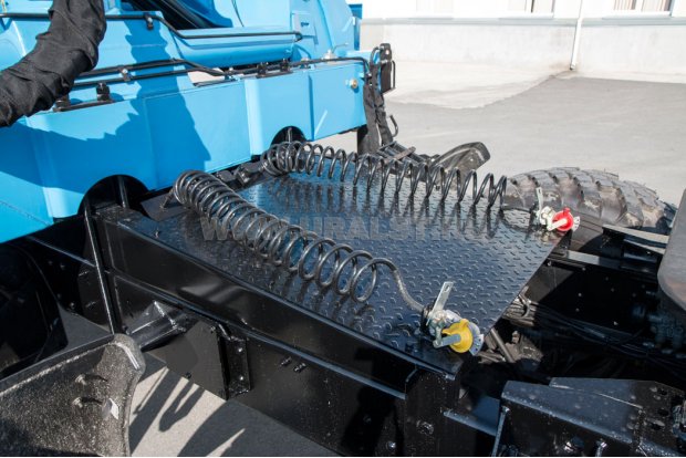 Пневмовыводы для подключения полуприцепа