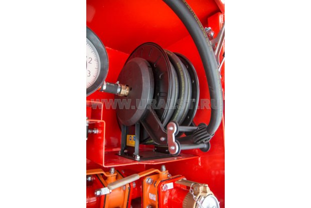 Катушка выдачи топлива с автоматической смоткой