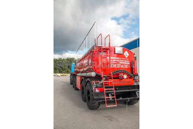 Лестница на площадку обслуживания цистерны