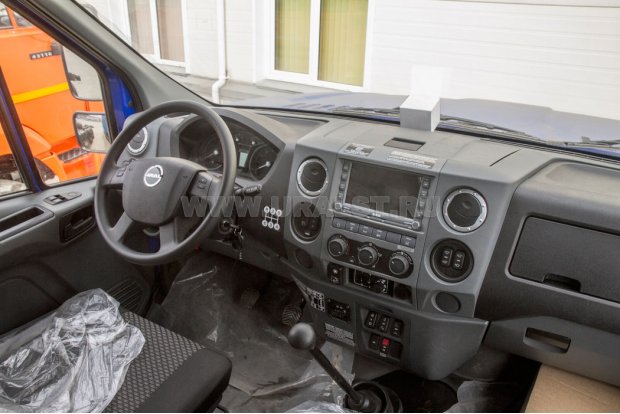 Приборная панель в кабине водителя